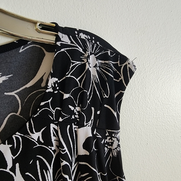 Fun Floral Dress - Picture 5 of 7